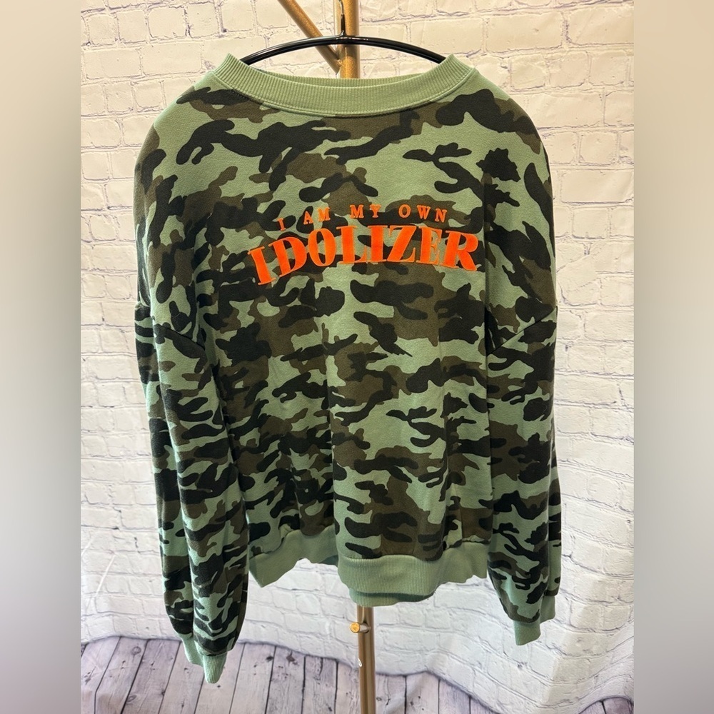 Pull&bear camouflage sweatshirt “I am my own idolizer”